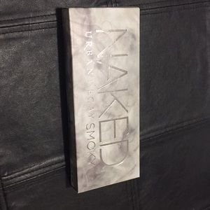 New in the box Naked Urban Decay Smoky!!!